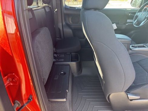 Used 2017 Toyota Tacoma TRD Off-Road w/ Tow Package image 13