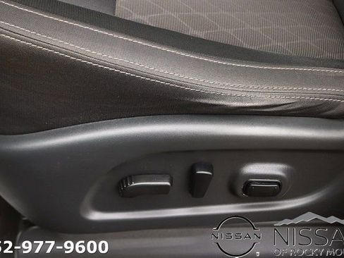 Used 2024 Nissan Titan SV w/ SV Convenience Package image 17