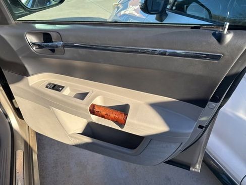 Used 2006 Chrysler 300 C image 34