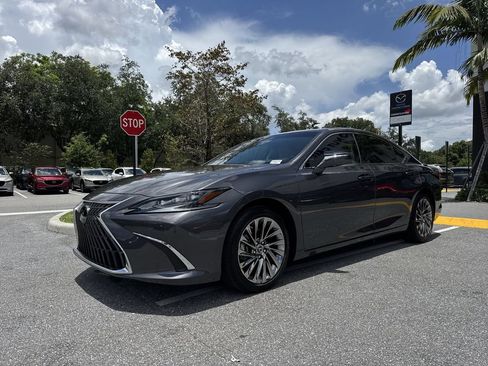 Used 2024 Lexus ES 300h Ultra Luxury w/ Accessory Package (Z2) FWD image 28