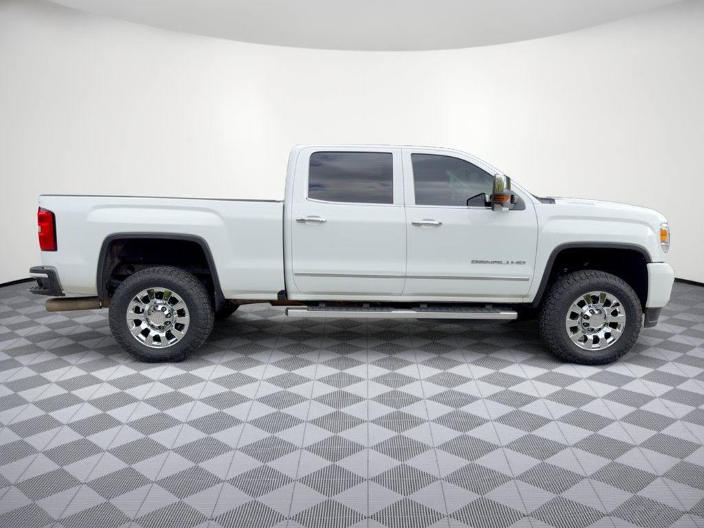 Used 2017 GMC Sierra 2500 Denali w/ Duramax Plus Package AWD/4WD image 8