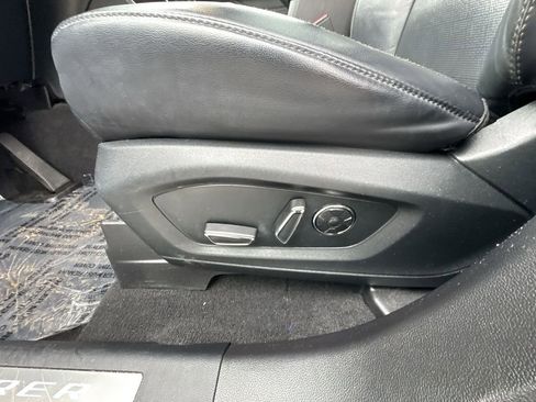 Used 2020 Ford Explorer Platinum w/ Premium Technology Package image 14