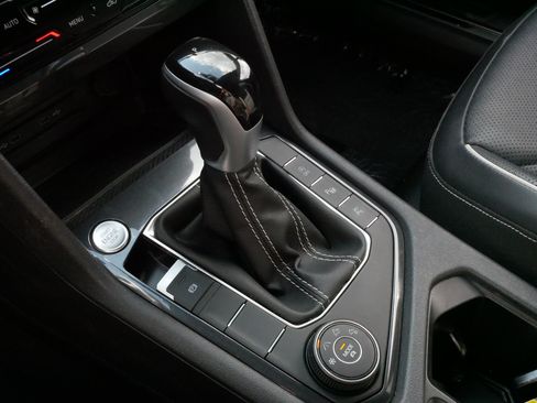 Certified 2023 Volkswagen Tiguan SEL R-Line AWD/4WD image 24