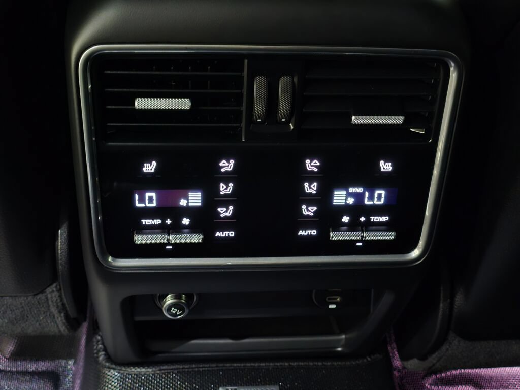Certified 2023 Porsche Cayenne Platinum Edition AWD/4WD image 20