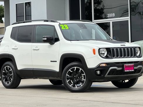 Used 2023 Jeep Renegade Latitude AWD/4WD image 2