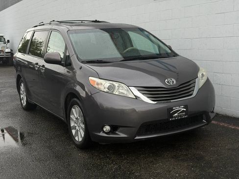 Used 2014 Toyota Sienna XLE AWD/4WD image 7