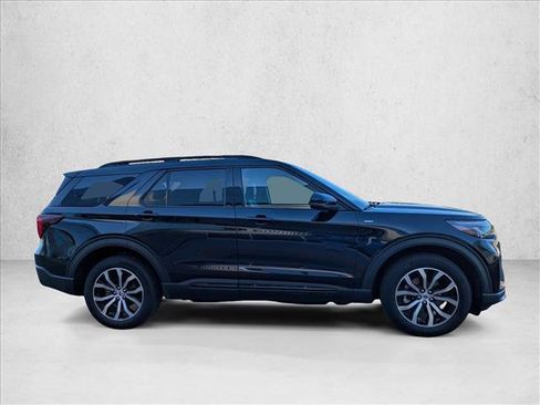 Used 2025 Ford Explorer ST-Line AWD/4WD image 4