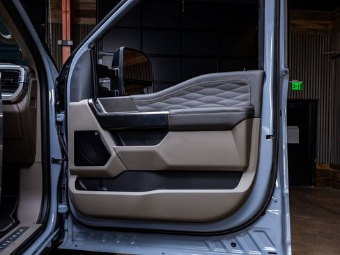 Used 2025 Ford F450 Platinum w/ Platinum Plus Package image 38