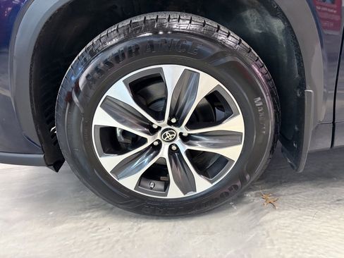 Used 2021 Toyota Highlander XLE image 26