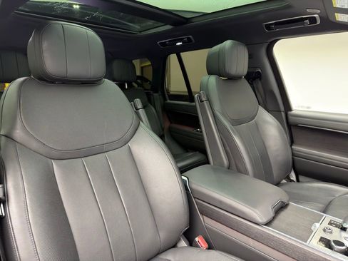 Certified 2023 Land Rover Range Rover SE image 5