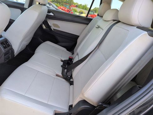 Used 2021 Volkswagen Tiguan SE w/ Panoramic Sunroof Package FWD image 30