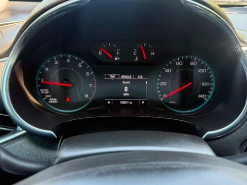 Used 2018 Chevrolet Malibu LT FWD image 12