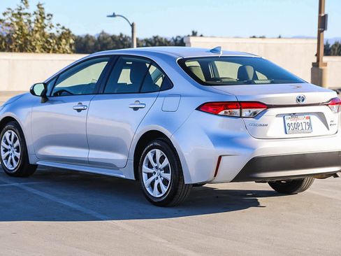 Certified 2025 Toyota Corolla LE image 8