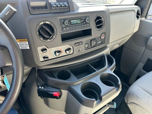 Used 2025 Ford E-450 and Econoline 450 Super Duty w/ Driver's Safety Package RWD image 27