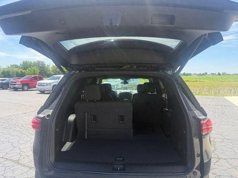 Used 2023 Chevrolet Traverse LT AWD/4WD image 10