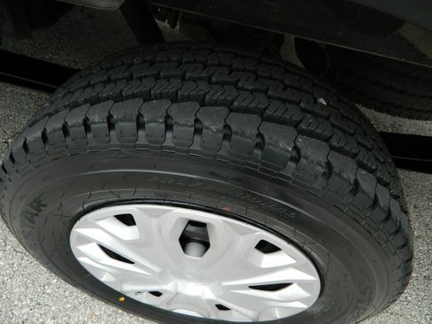 Used 2023 Ford Transit 250 Low Roof RWD image 19