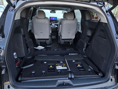 Certified 2026 Toyota Sienna XLE FWD image 25