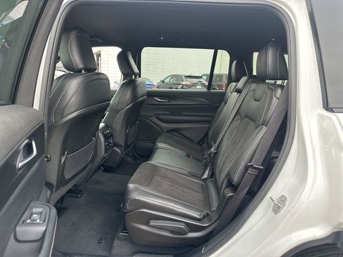 Used 2024 Jeep Grand Cherokee L Laredo image 19