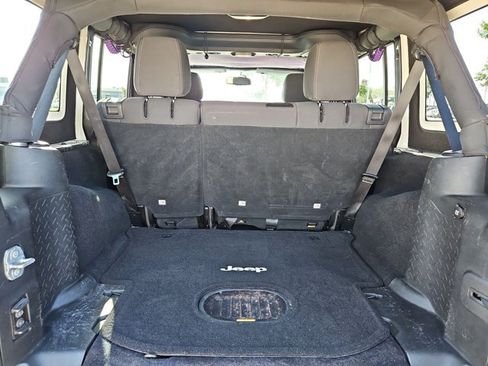 Used 2016 Jeep Wrangler Unlimited Sahara w/ Connectivity Group AWD/4WD image 6