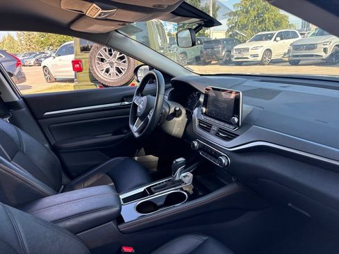 Used 2025 Nissan Altima 2.5 SR FWD image 14