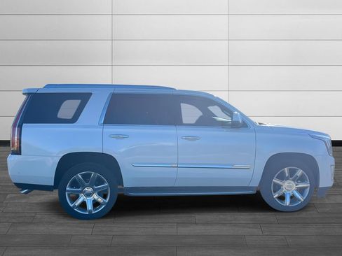 Used 2017 Cadillac Escalade Luxury image 6
