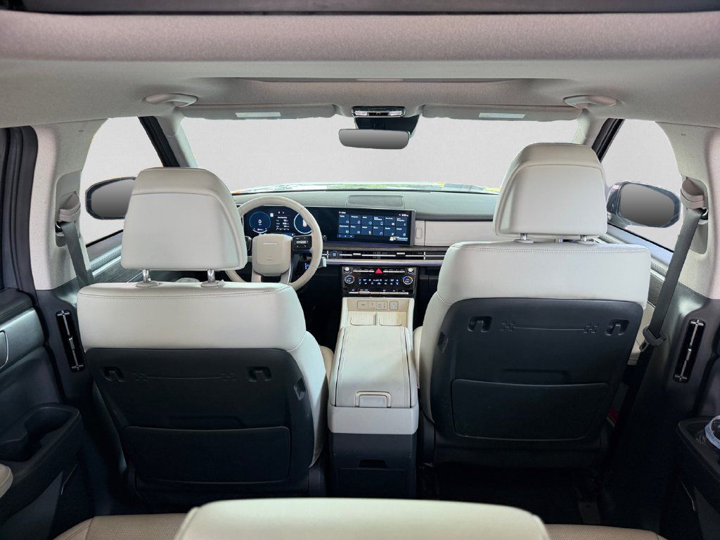 Used 2025 Hyundai Santa Fe Limited FWD image 29