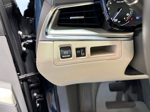 Used 2021 Cadillac XT5 Premium Luxury AWD/4WD image 17