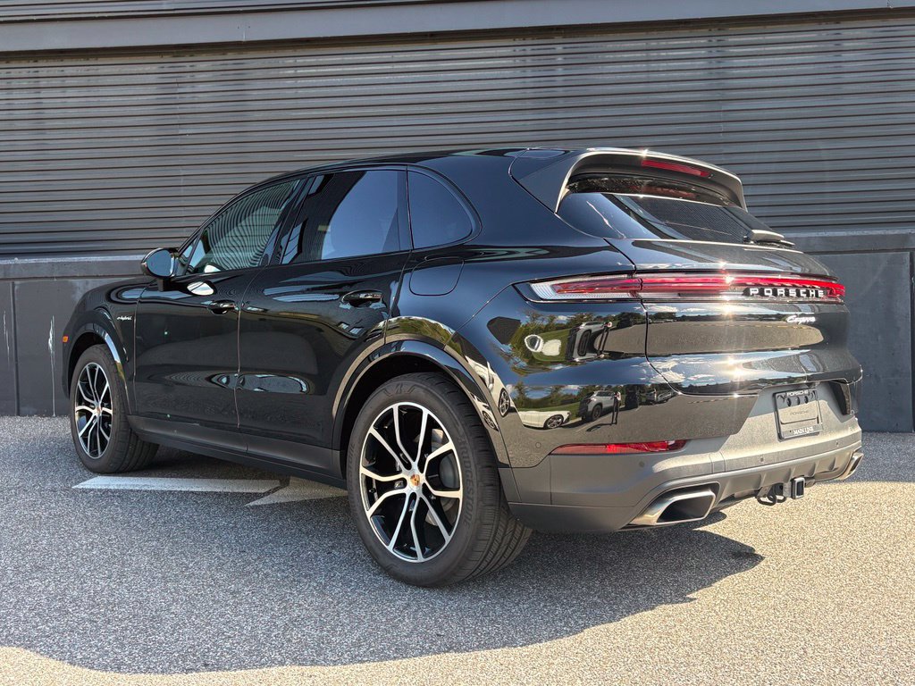 Certified 2026 Porsche Cayenne E-Hybrid AWD/4WD image 3
