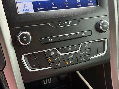 Certified 2020 Ford Fusion SE image 31