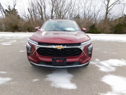 Used 2025 Chevrolet Trax LT image 8