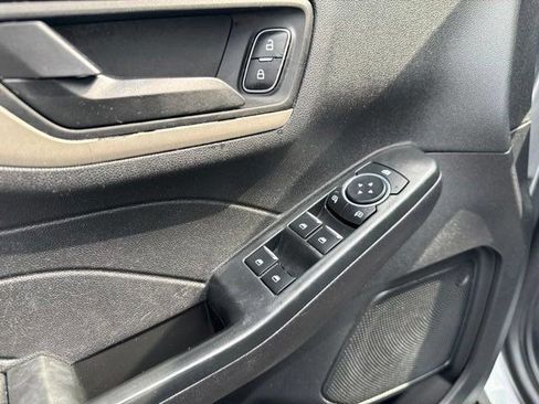 Used 2022 Ford Escape SE w/ SE Sport Appearance Package FWD image 12