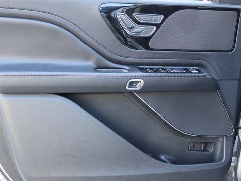 Used 2021 Lincoln Aviator 2WD w/ Elements Package image 13