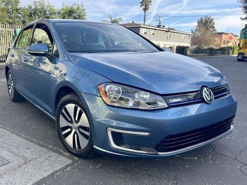 Used 2016 Volkswagen e-Golf SE w/ DC Fast Charging Package image 5