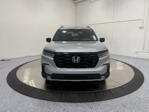 Used 2025 Honda Pilot TrailSport image 2