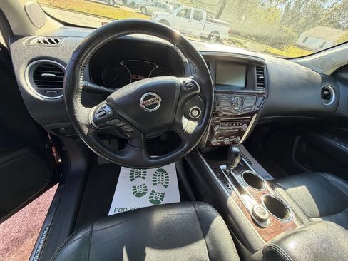 Used 2013 Nissan Pathfinder SL w/ SL Premium Pkg image 11