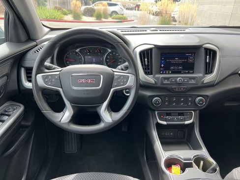 Used 2024 GMC Terrain SLE image 19