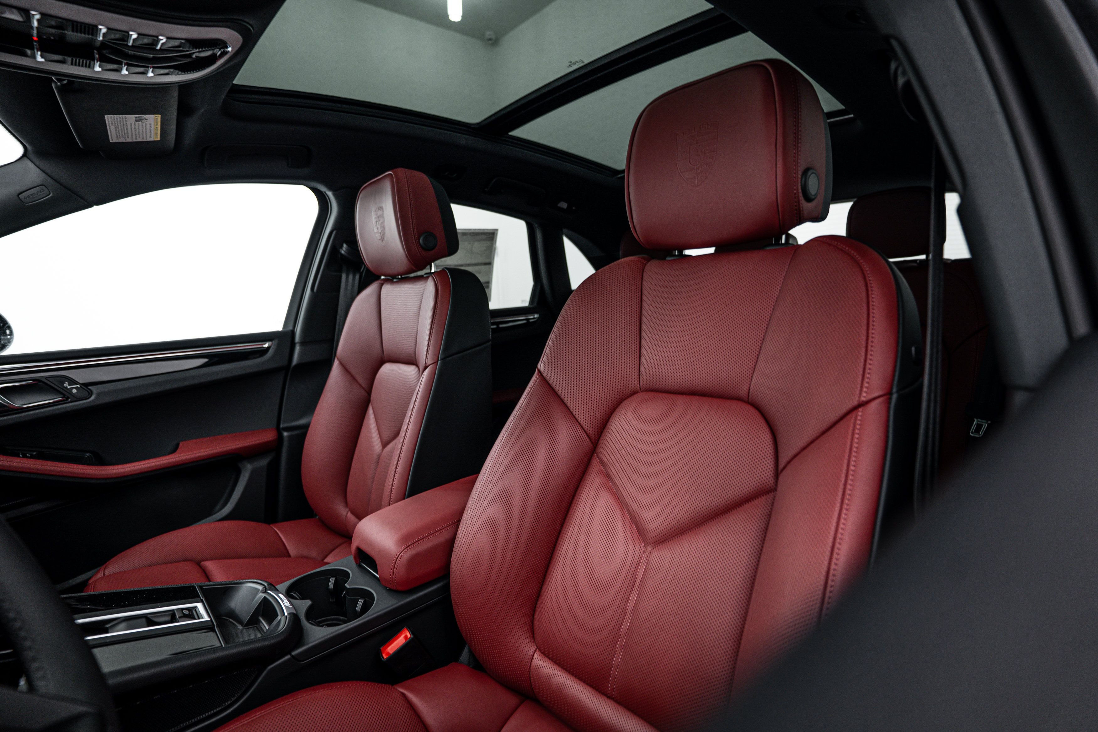 Certified 2026 Porsche Macan AWD/4WD image 19