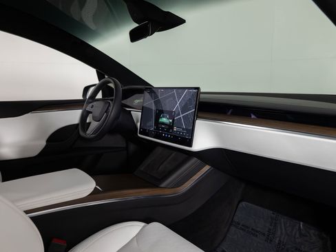 Used 2023 Tesla Model X AWD/4WD image 30