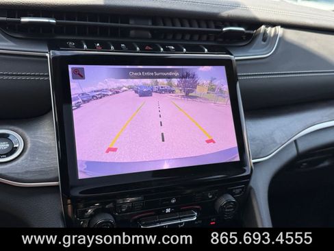 Used 2022 Jeep Grand Cherokee L Limited AWD/4WD image 34