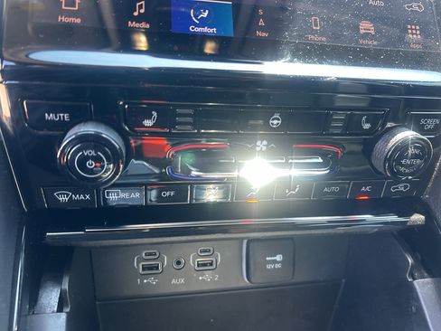 Used 2023 Jeep Grand Cherokee L Limited AWD/4WD image 27