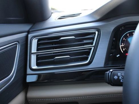 New 2026 Volkswagen Atlas Cross Sport SE AWD/4WD image 9