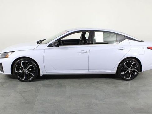 Certified 2023 Nissan Altima 2.5 SR FWD image 14