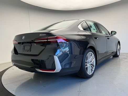 Certified 2025 BMW 530i w/ Premium Package image 3