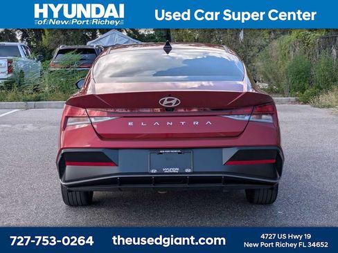 Certified 2025 Hyundai Elantra SEL FWD image 4