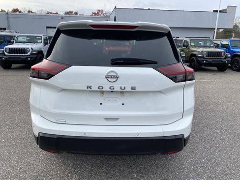 Used 2024 Nissan Rogue S image 4