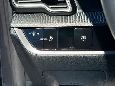 Used 2025 Kia Sportage LX image 16