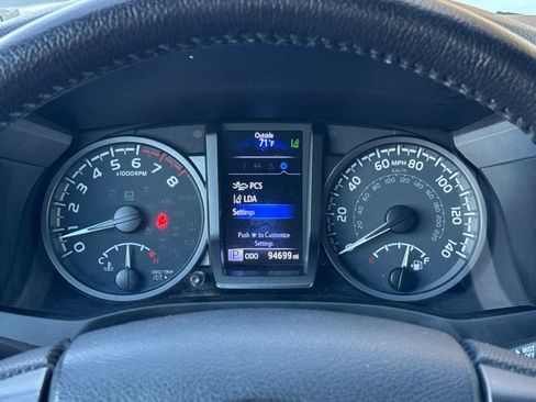 Used 2020 Toyota Tacoma TRD Off-Road w/ Technology Package AWD/4WD image 24
