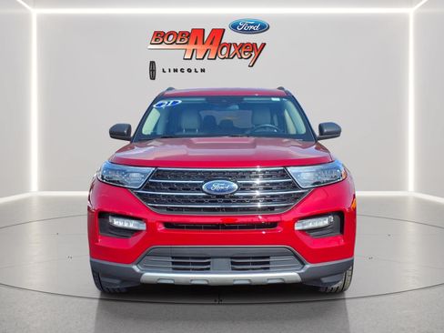 Used 2021 Ford Explorer XLT w/ Equipment Group 202A AWD/4WD image 2