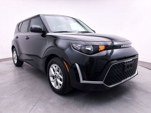 Used 2023 Kia Soul LX w/ LX Technology Package FWD image 9