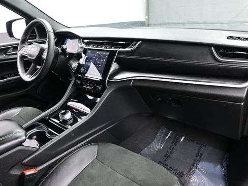 Used 2023 Jeep Grand Cherokee L Laredo image 15